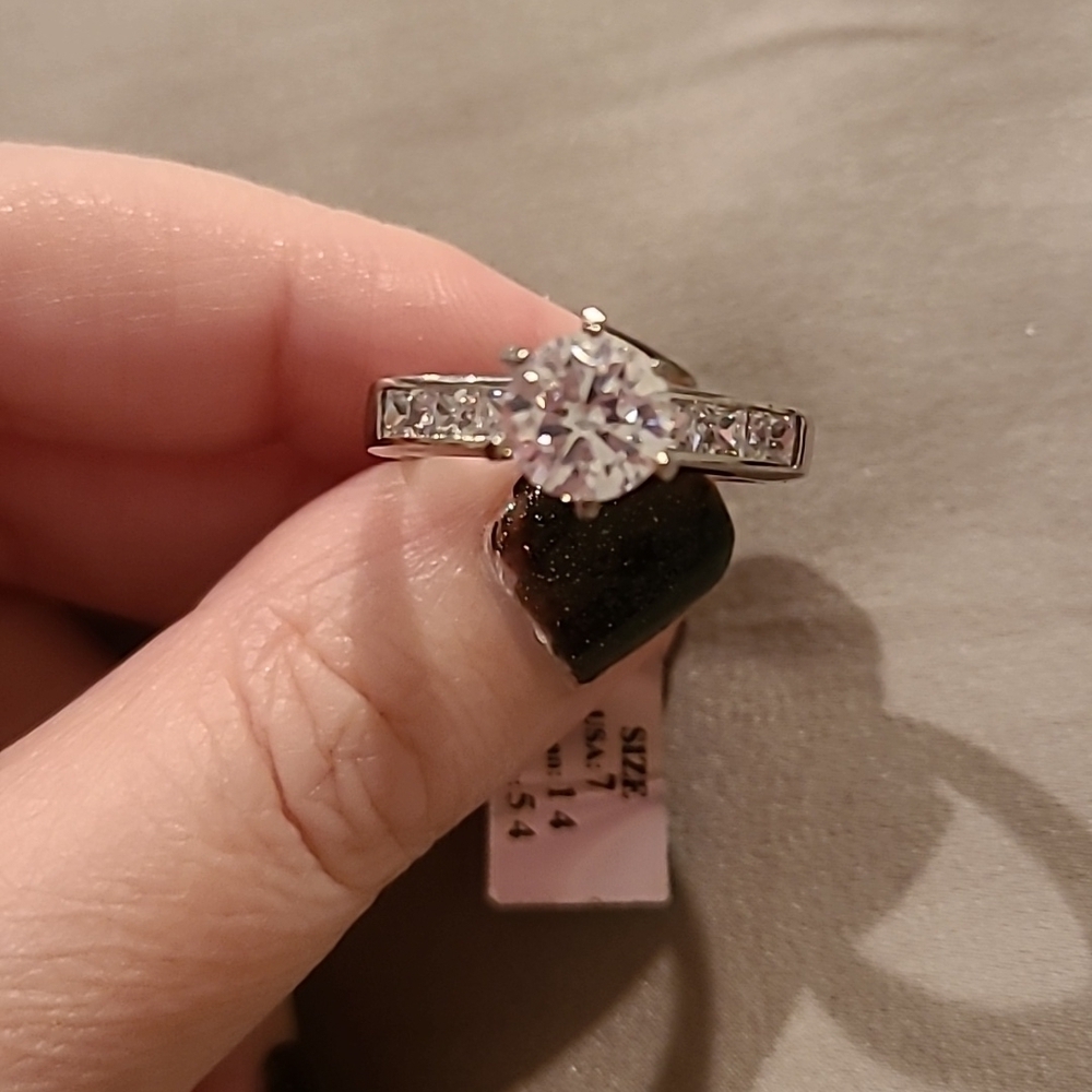 Cubic zirconia stainless steel flat rounded top band ring - Picture 7 of 9
